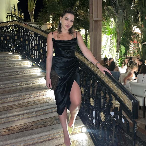 Black dress - Picture 3 of 3